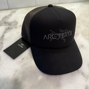 Arc'teryx Black Cap